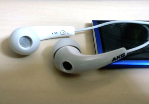 AKG K321